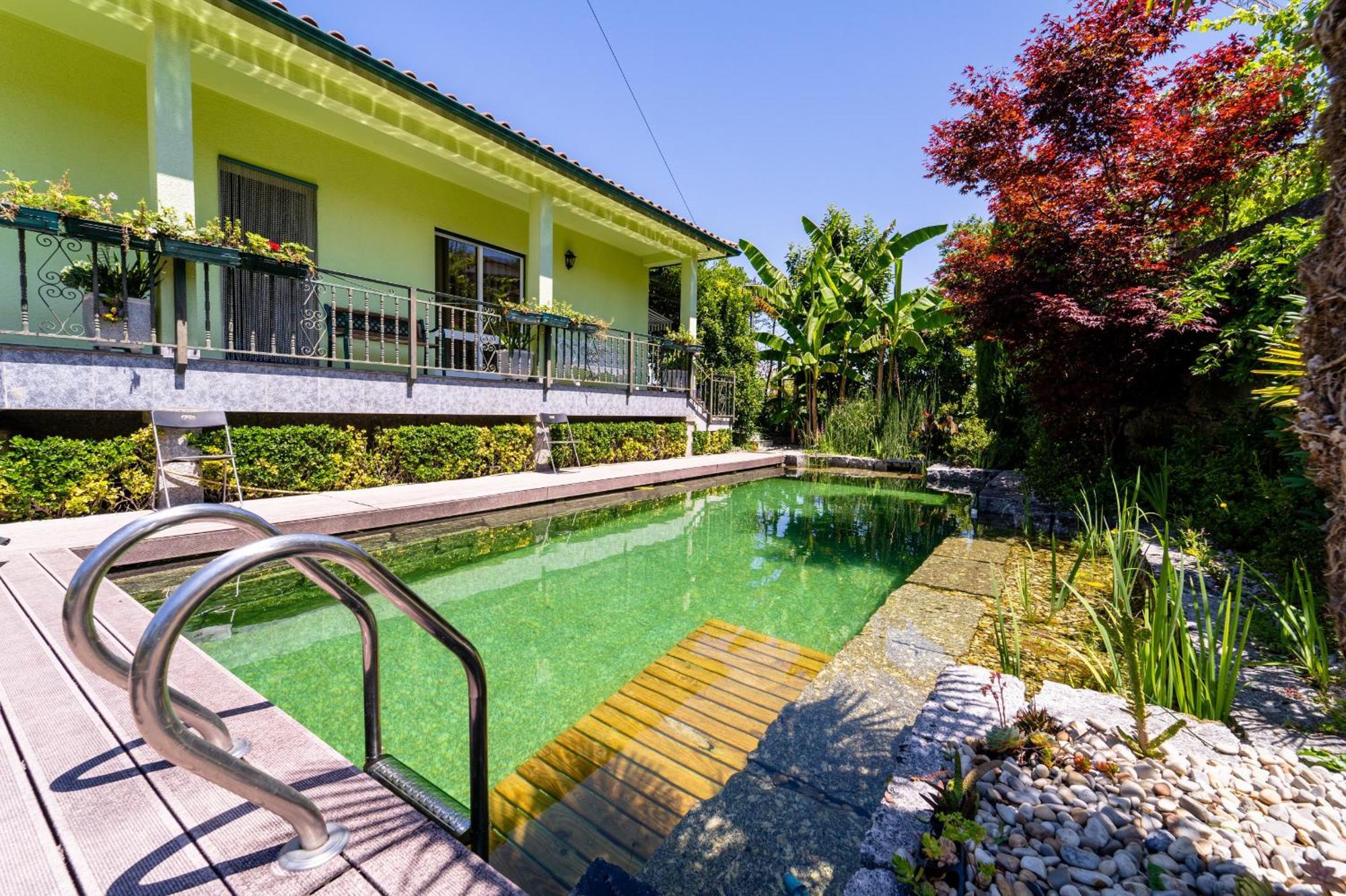 Gondomar Guimaraes - Moradia V3 Com Piscina Natural By House And People Exterior photo